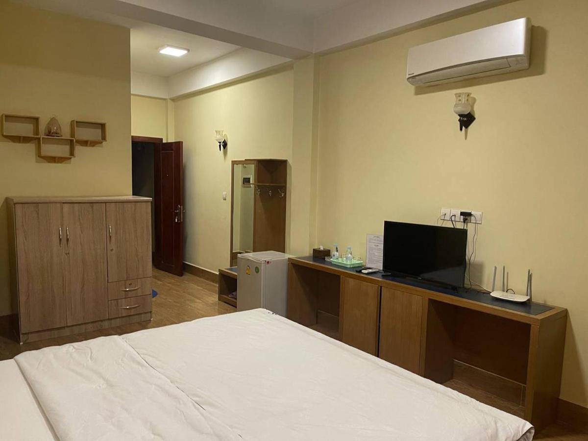 Blue Sky Guest House Phnom Penh Exterior photo